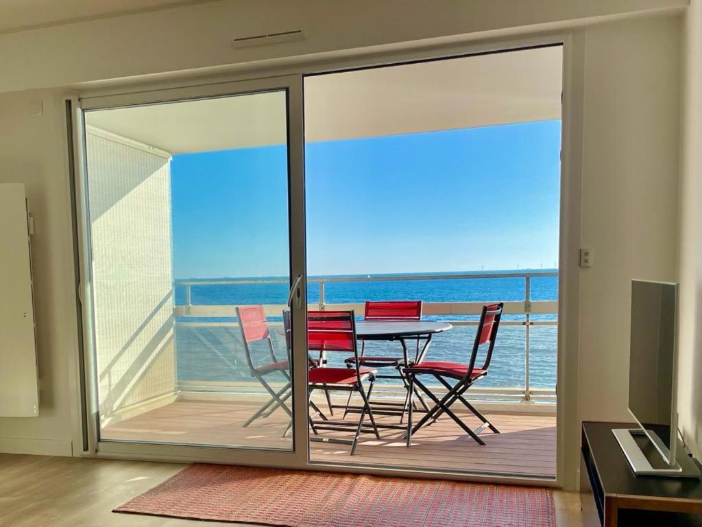 Large Studio Direct Access To The Beach Порнише Экстерьер фото